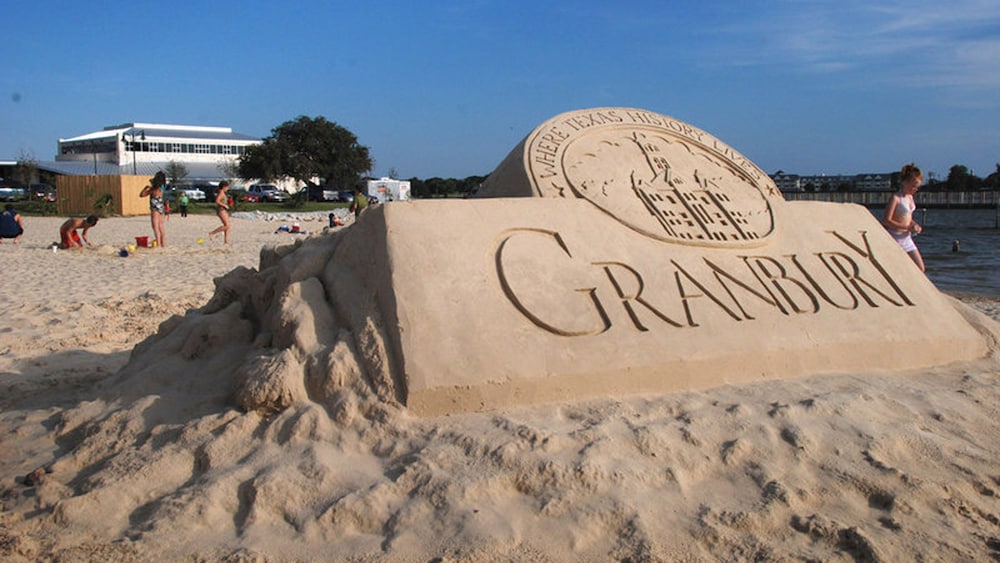 Holiday Inn Express And Suites Granbury By Ihg,Granbury>>Cresson,3 star