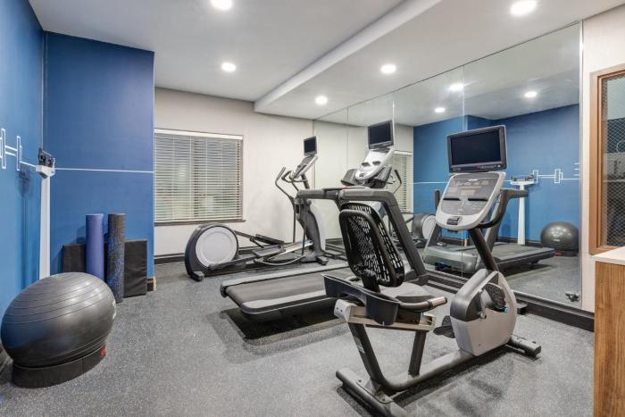 holiday inn express and suites granbury by ihg