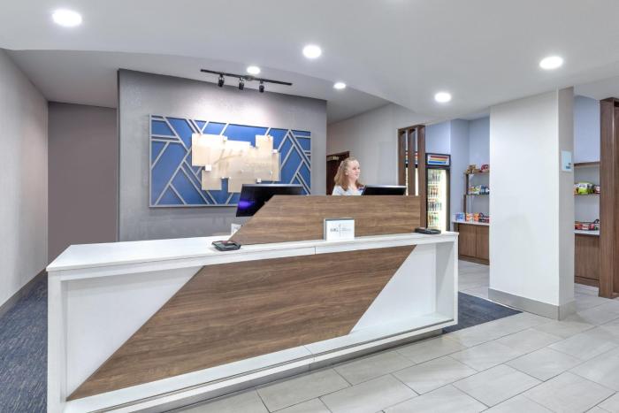 holiday inn express and suites granbury by ihg