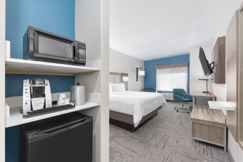 holiday inn express and suites granbury by ihg
