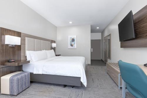 holiday inn express and suites granbury by ihg