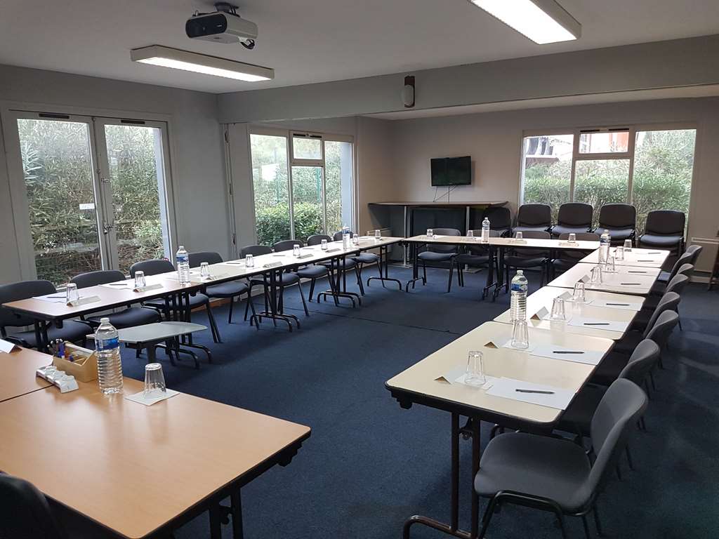 campanile salon de provence