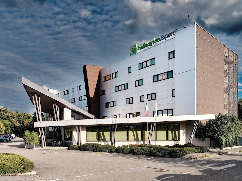 holiday inn express milan malpensa airport by ihg
