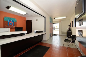 motel 6 south haven ks