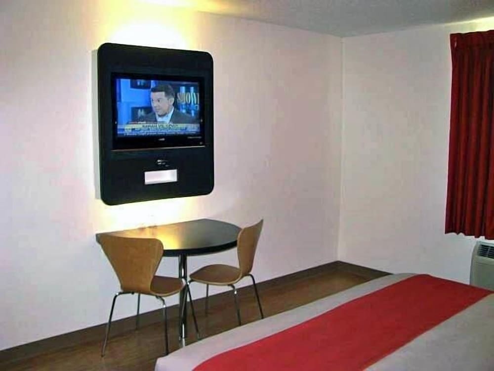 motel 6 south haven ks