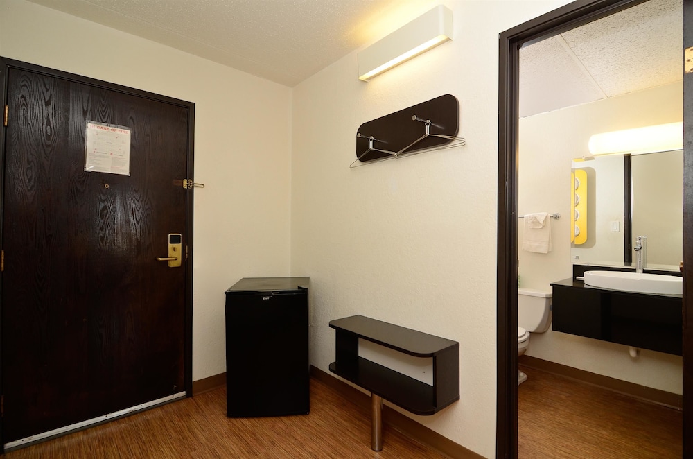 motel 6 south haven ks