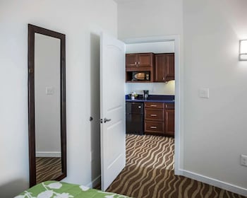 island inn and suites ascend hotel collection