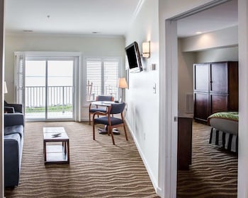 island inn and suites ascend hotel collection