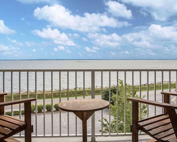 island inn and suites ascend hotel collection