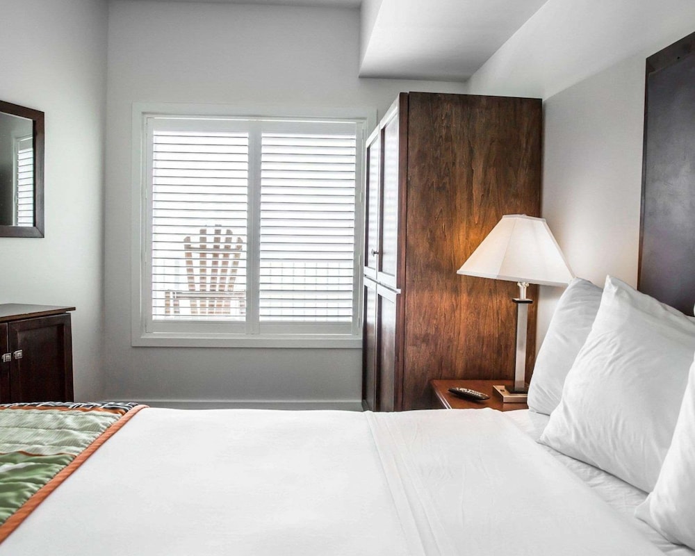 island inn and suites ascend hotel collection