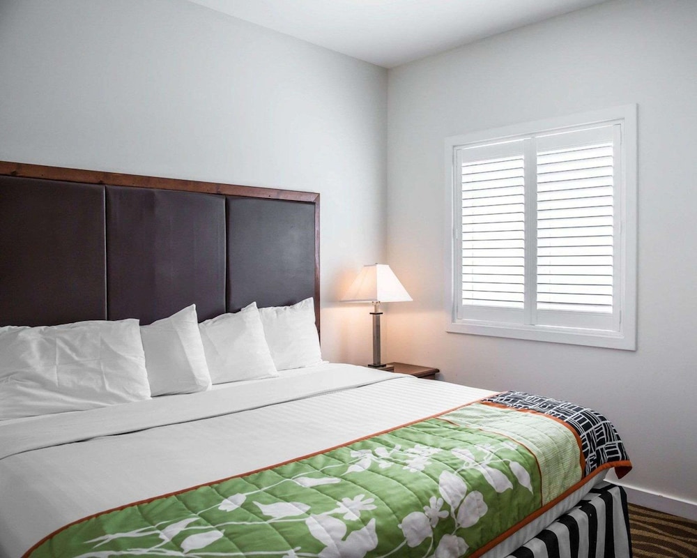 island inn and suites ascend hotel collection