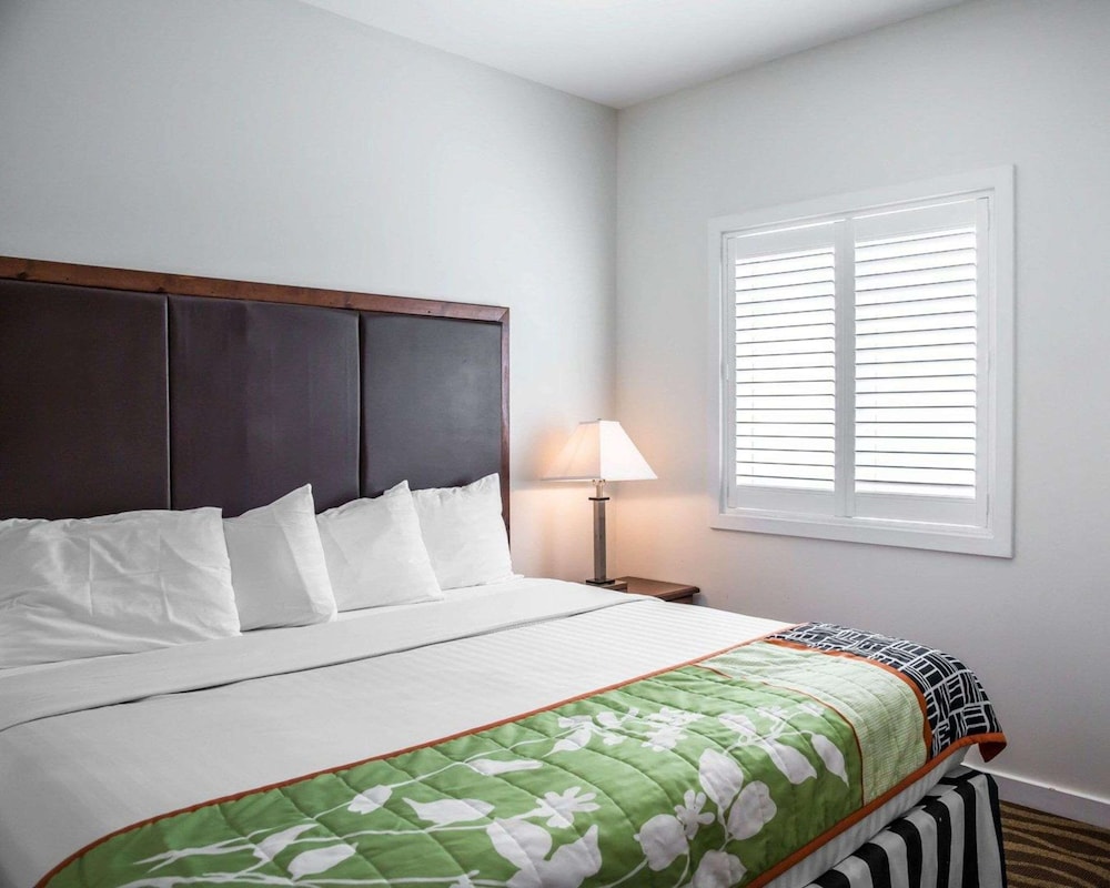 island inn and suites ascend hotel collection