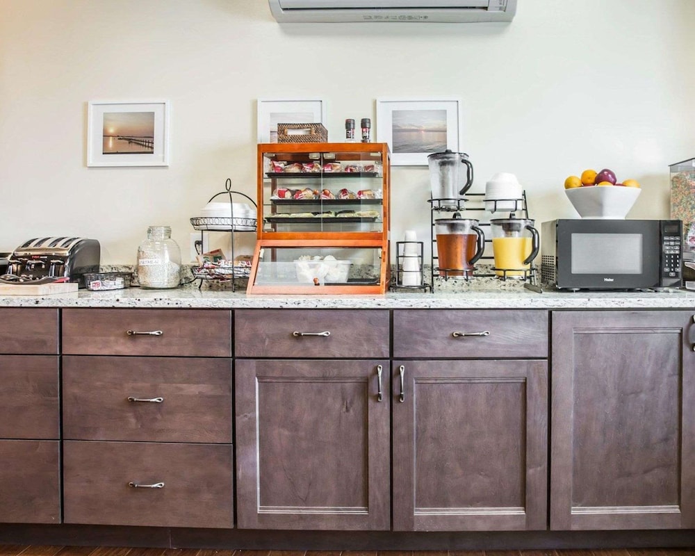 island inn and suites ascend hotel collection