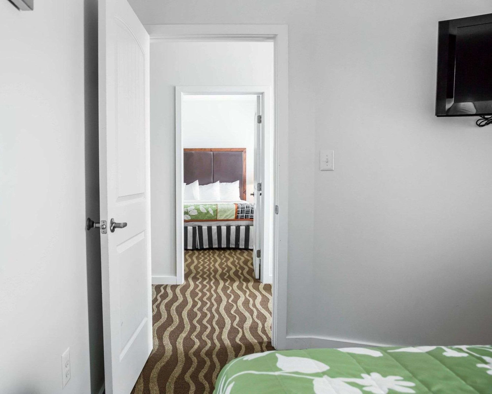 island inn and suites ascend hotel collection