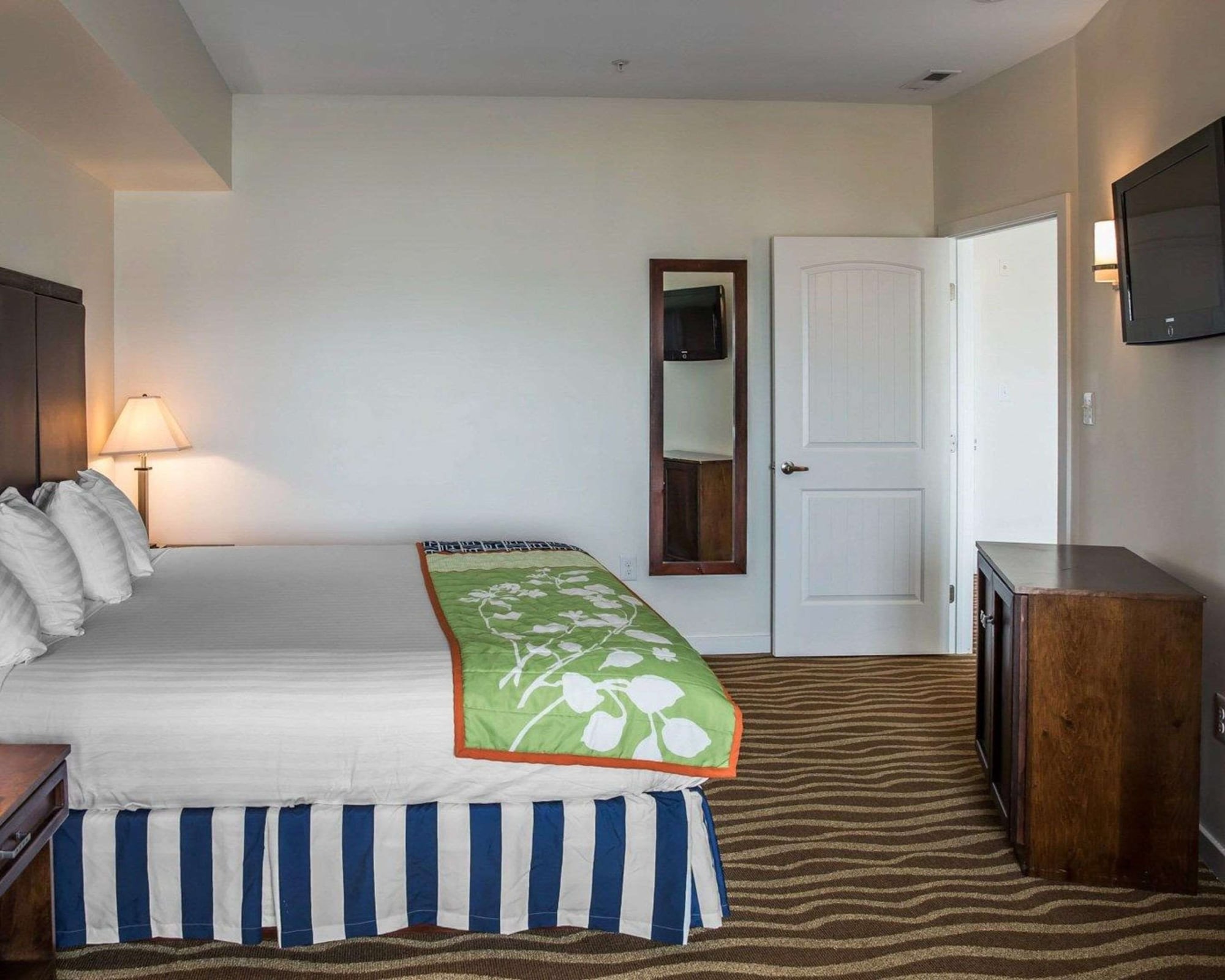island inn and suites ascend hotel collection