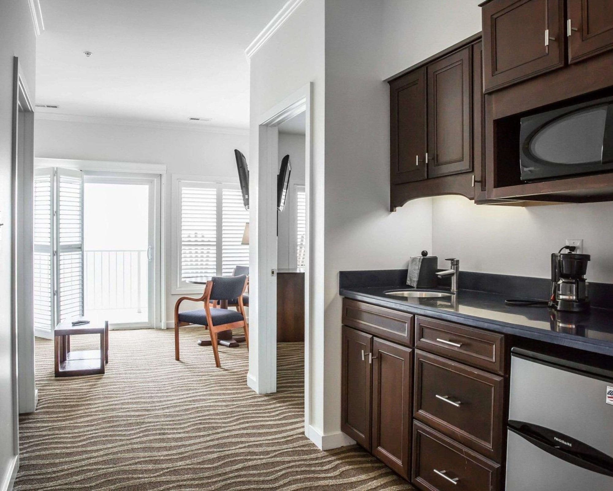 island inn and suites ascend hotel collection