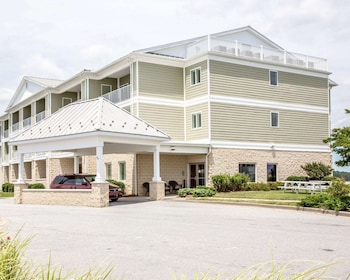 island inn and suites ascend hotel collection