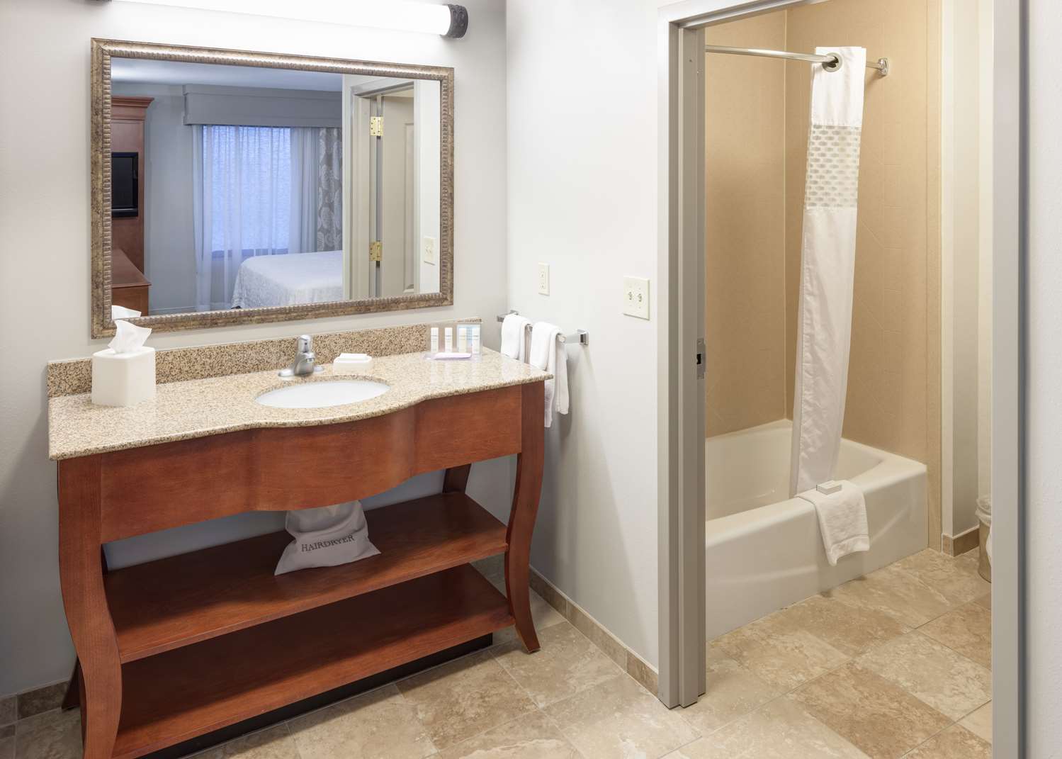 hampton inn and suites cedar rapids north
