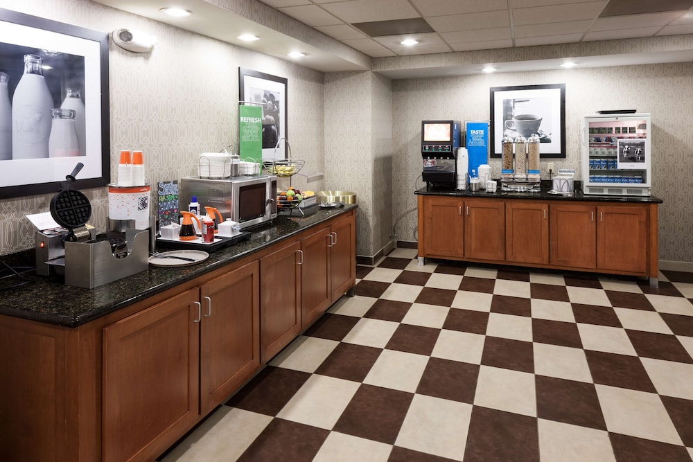hampton inn and suites cedar rapids north