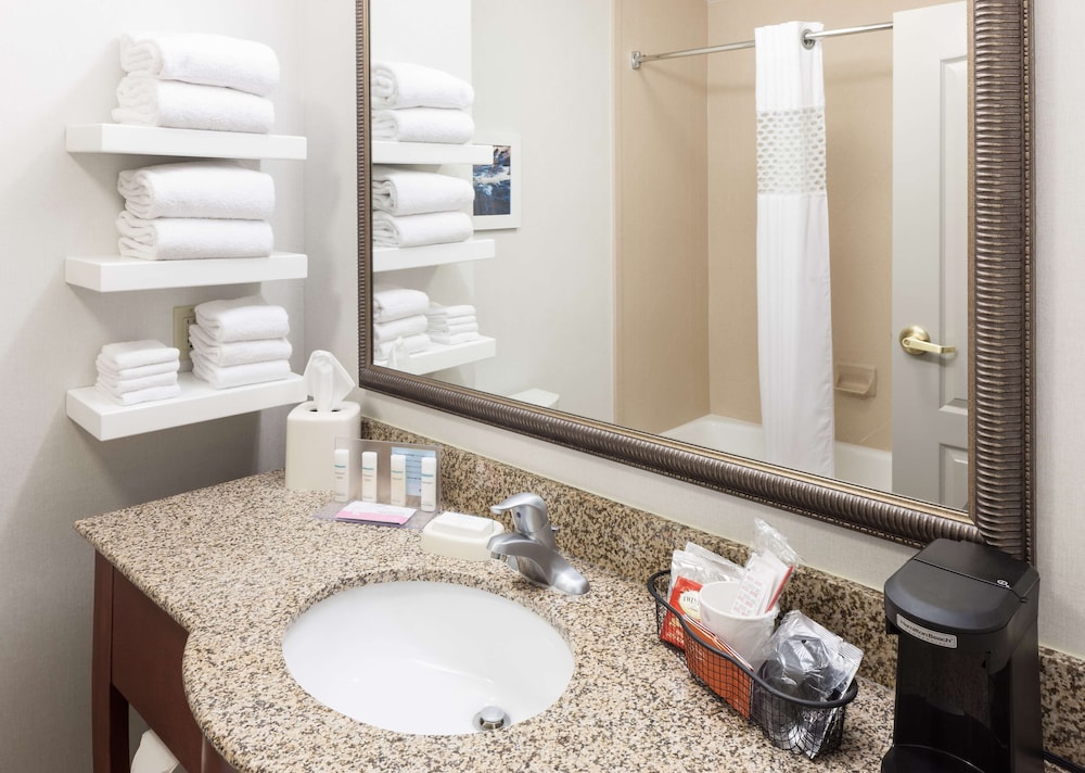 hampton inn and suites cedar rapids north