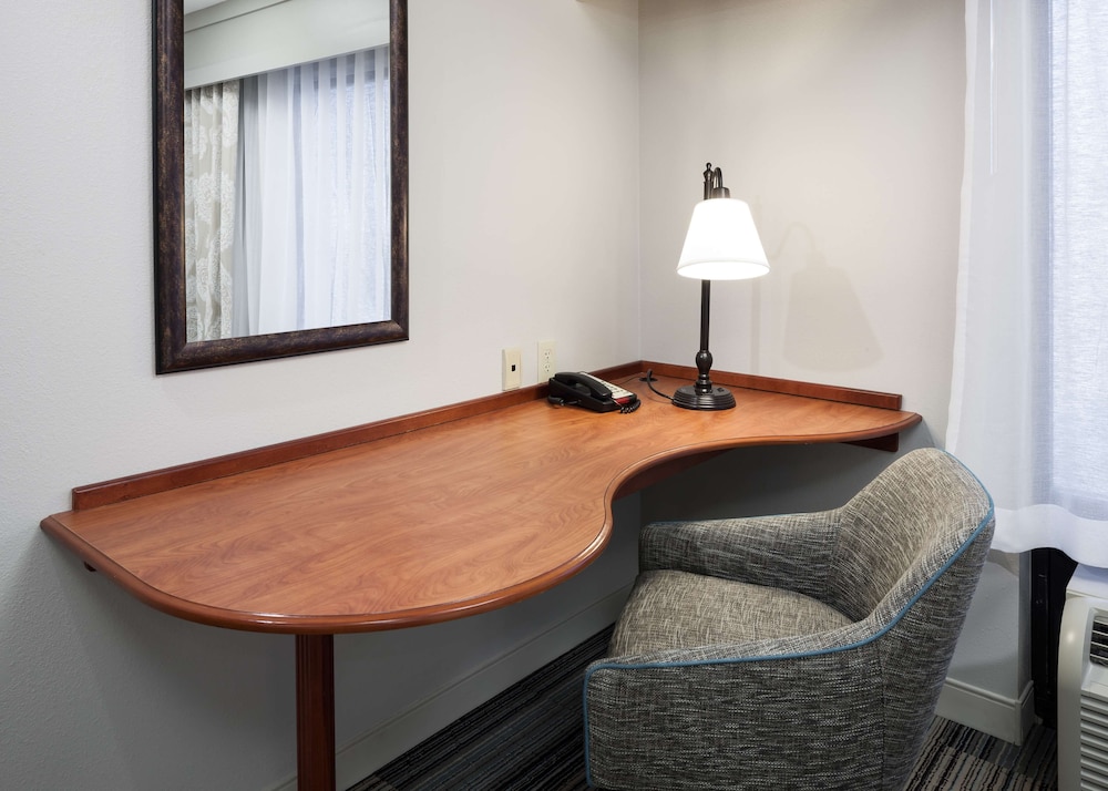 hampton inn and suites cedar rapids north