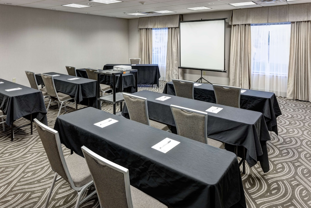 hampton inn and suites cedar rapids north