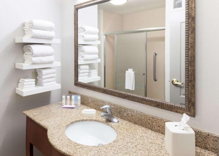 hampton inn and suites cedar rapids north