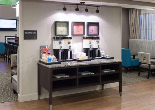 hampton inn and suites cedar rapids north