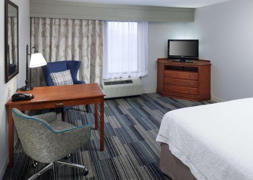 hampton inn and suites cedar rapids north
