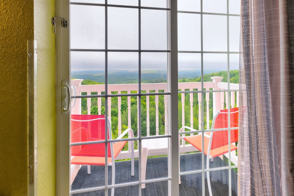 holiday inn express and suites petoskey by ihg