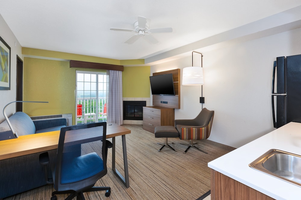 holiday inn express and suites petoskey by ihg