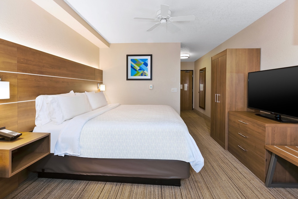 holiday inn express and suites petoskey by ihg