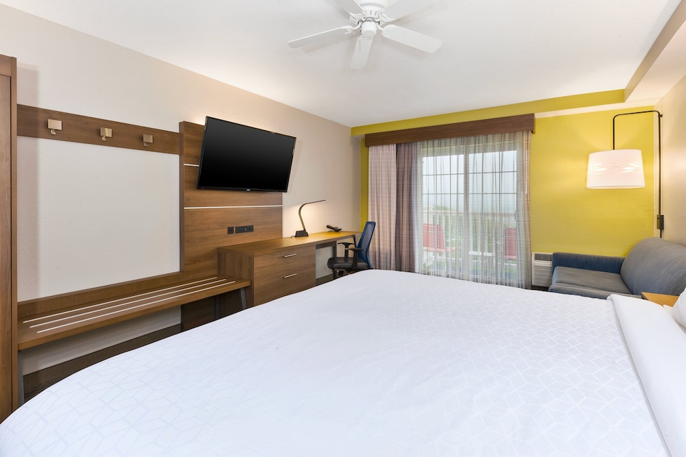 holiday inn express and suites petoskey by ihg