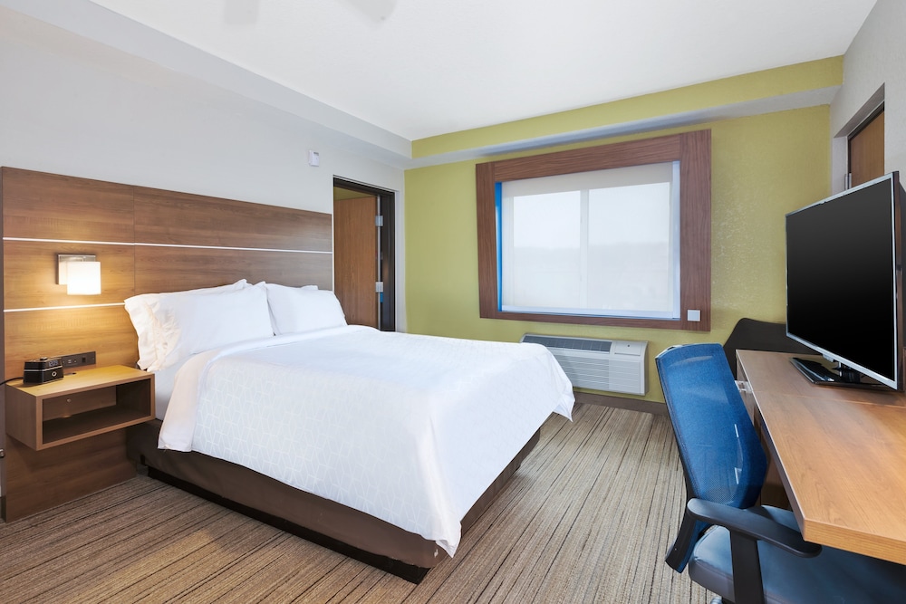 holiday inn express and suites petoskey by ihg