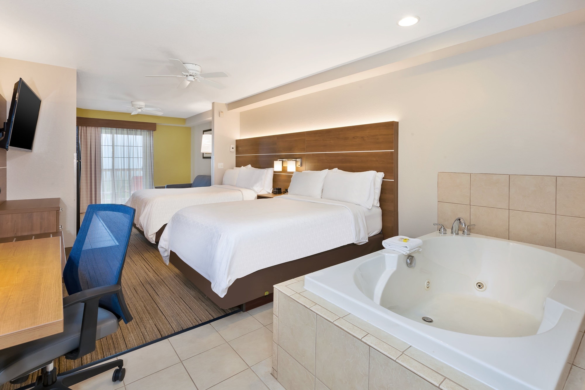holiday inn express and suites petoskey by ihg