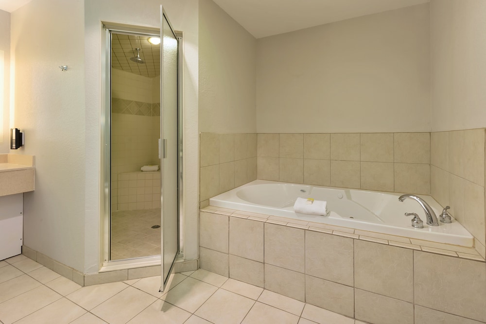 holiday inn express and suites petoskey by ihg