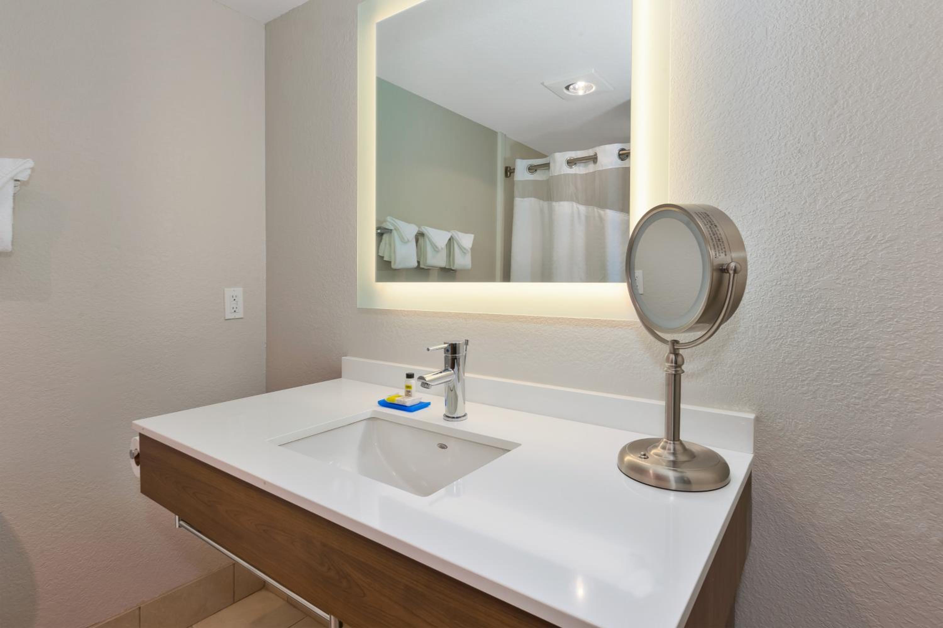 holiday inn express and suites petoskey by ihg