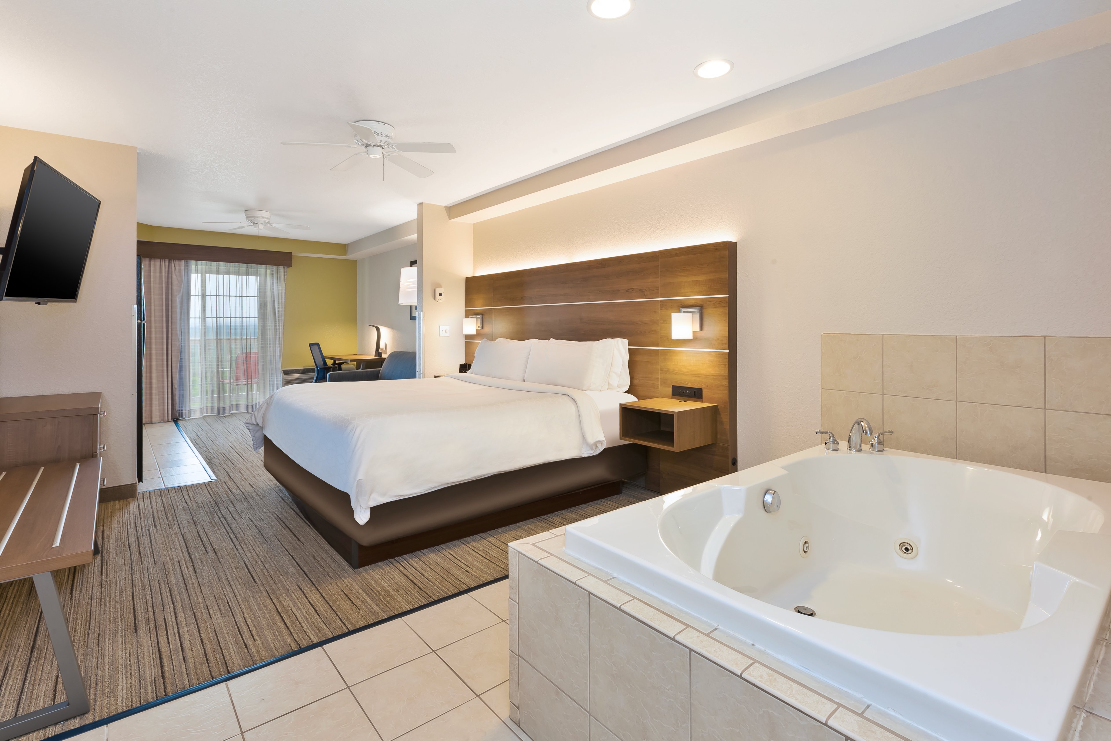 holiday inn express and suites petoskey by ihg
