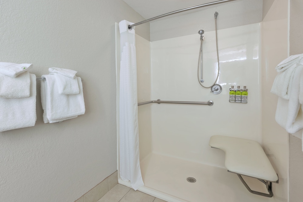 holiday inn express and suites petoskey by ihg