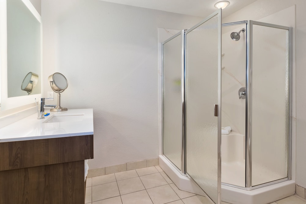 holiday inn express and suites petoskey by ihg