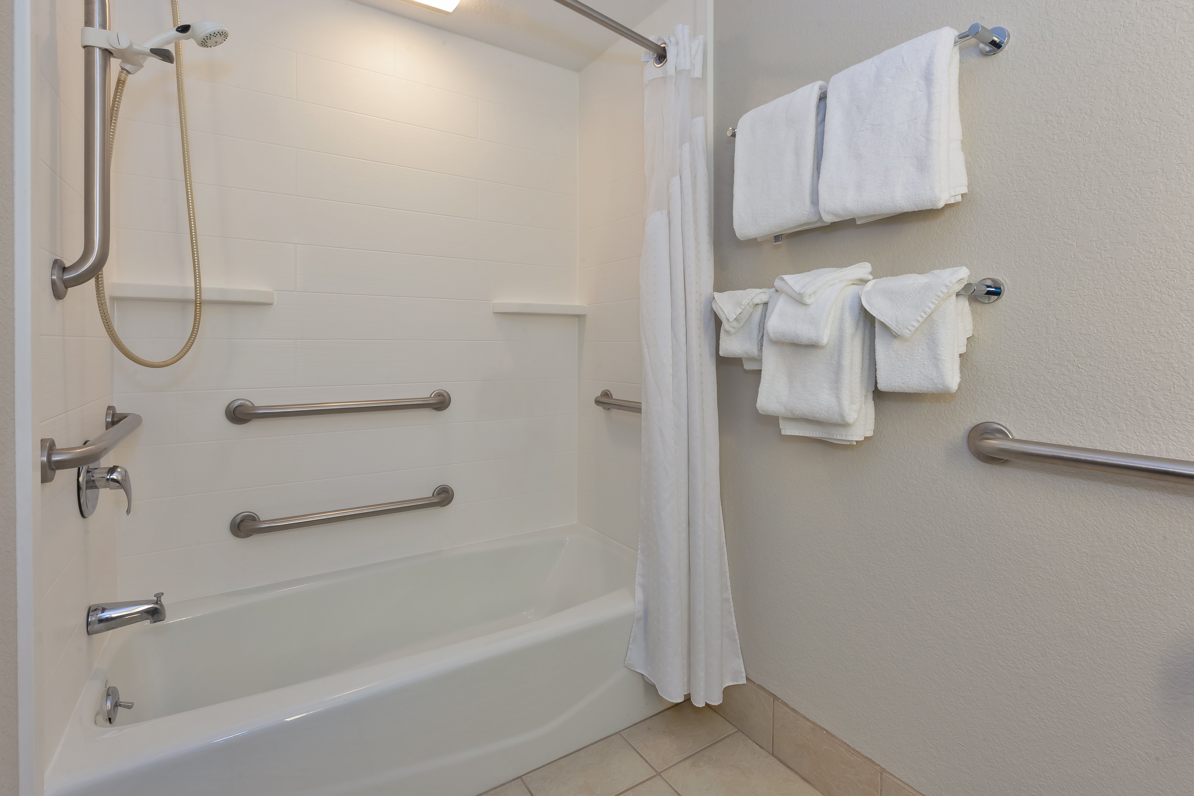 holiday inn express and suites petoskey by ihg