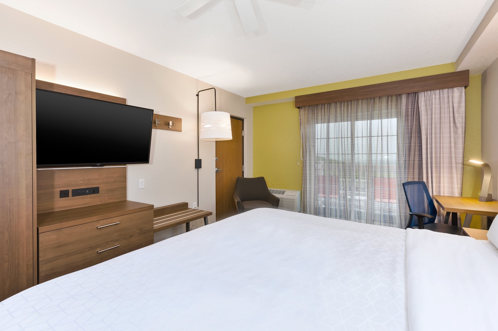 holiday inn express and suites petoskey by ihg
