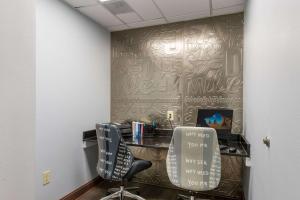 clarion pointe greensboro airport