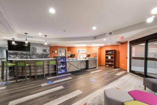 clarion pointe greensboro airport