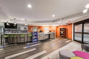 clarion pointe greensboro airport