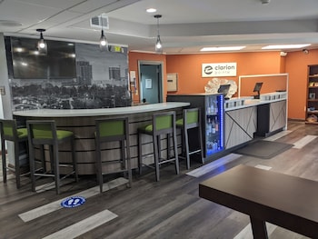 clarion pointe greensboro airport