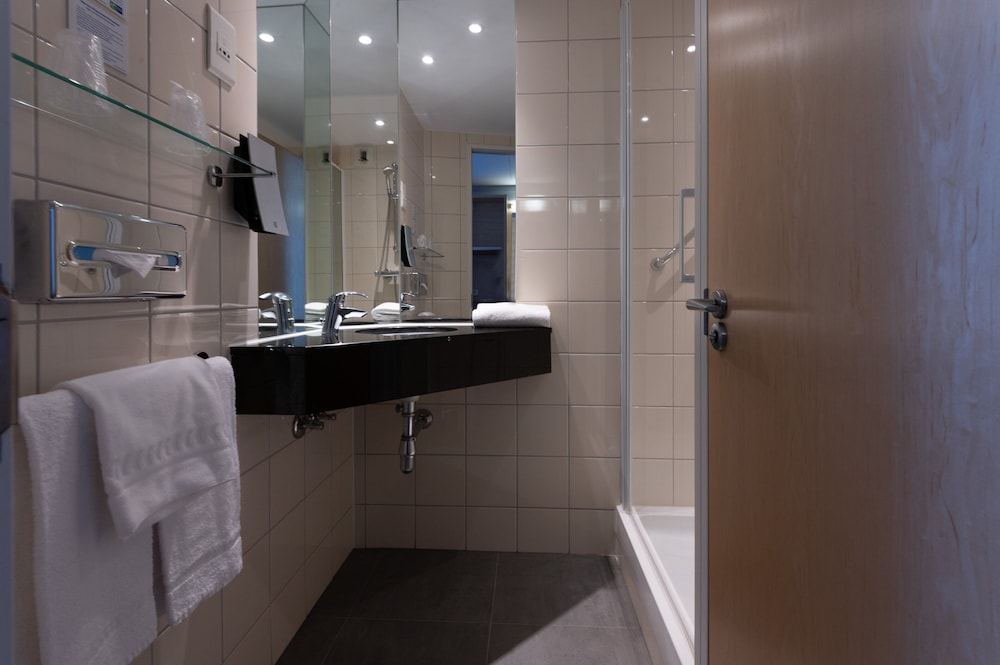 holiday inn express saint nazaire by ihg