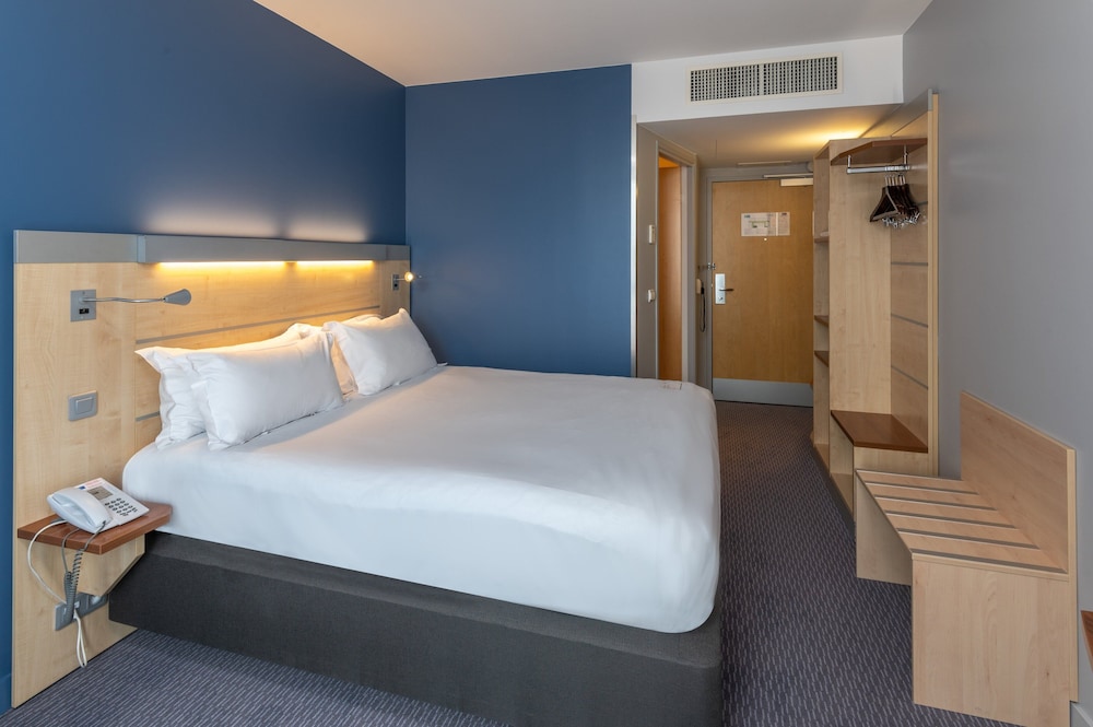 holiday inn express saint nazaire by ihg