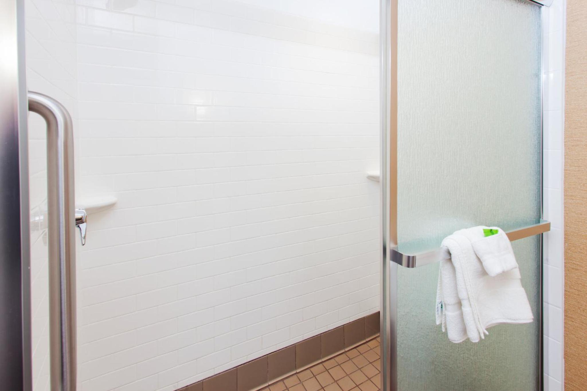 holiday inn express hotel and suites jackson ne by ihg