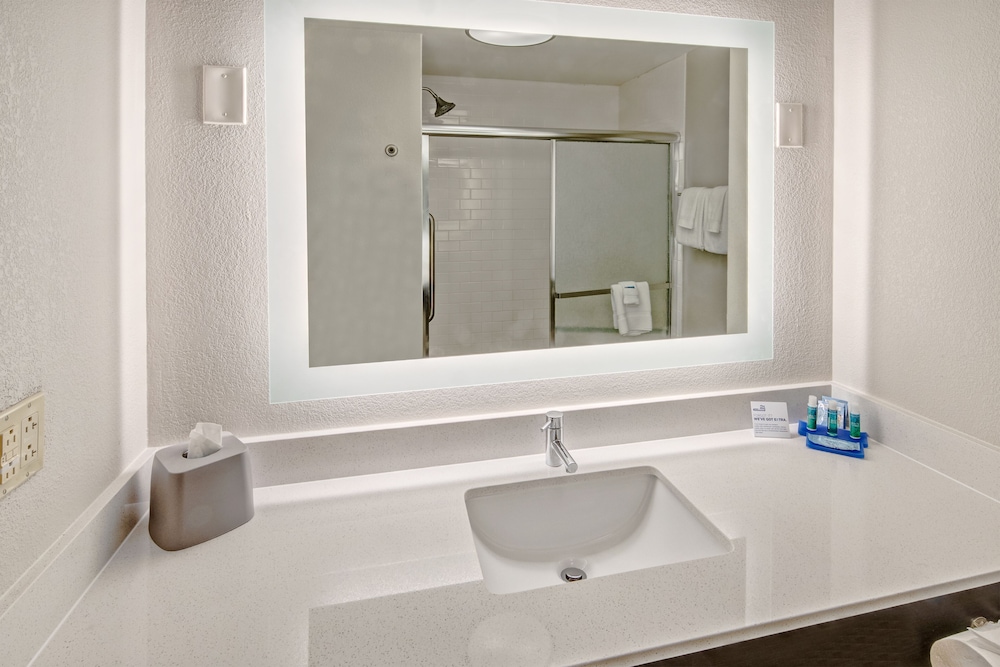 holiday inn express hotel and suites jackson ne by ihg